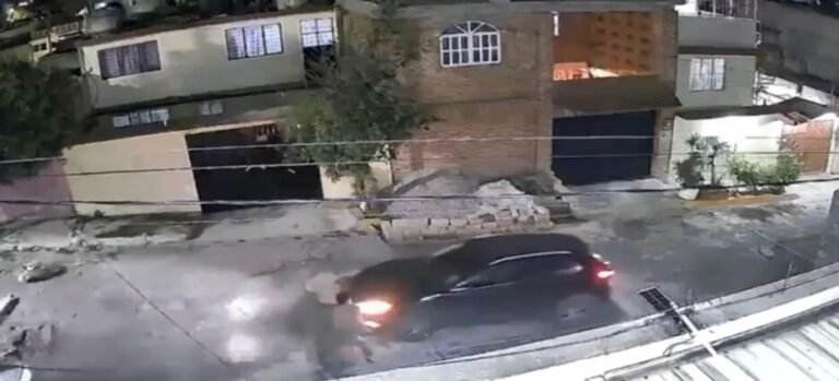 Captan robo a mano armado de camioneta a familia afuera de su casa en Ecatepec