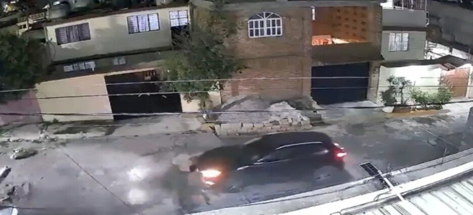 Captan robo a mano armado de camioneta a familia afuera de su casa en Ecatepec