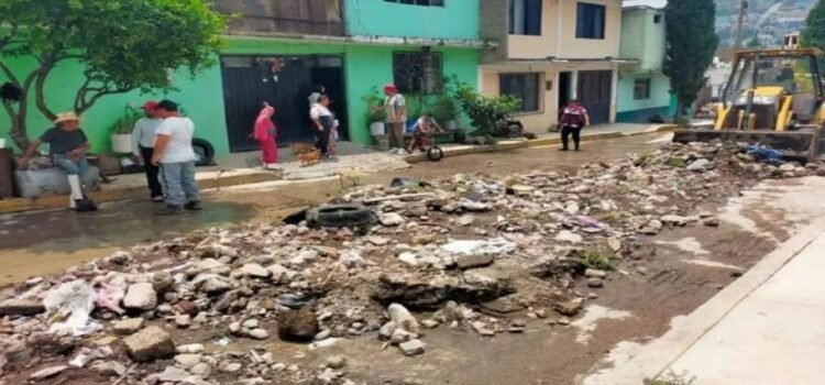 La Cañada en Ecatepec sufre de deslizamientos de piedras y lodo por humedad