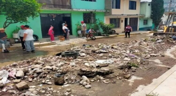 La Cañada en Ecatepec sufre de deslizamientos de piedras y lodo por humedad