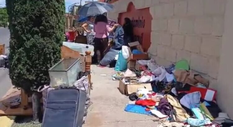 Desalojan a adulta mayor en Ecatepec; autoridades lo atribuyen a un conflicto hipotecario