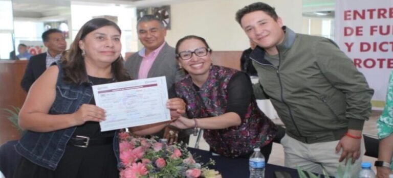 Entregan 355 licencias de funcionamiento y dictámenes de PC a comerciantes de la Central de Abasto en Ecatepec