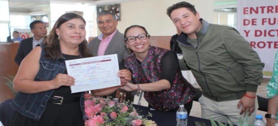 Entregan 355 licencias de funcionamiento y dictámenes de PC a comerciantes de la Central de Abasto en Ecatepec