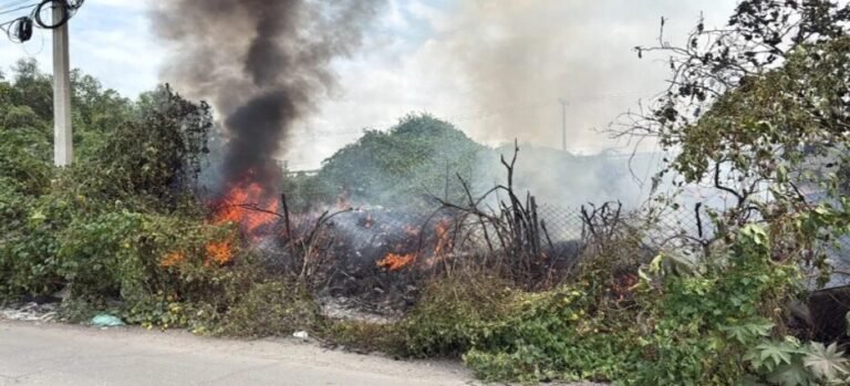 Incendio consume tiradero clandestino en Ecatepec