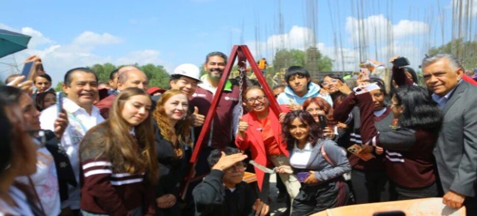 Mario Delgado y Azucena Cisneros colocan primera piedra del CBTIS 295 en Ecatepec