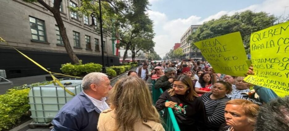 Ministro celebra primera audiencia pública tras marcha por falta de agua en Ecatepec