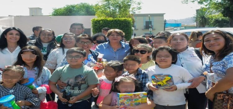 Gobernadora Delfina Gómez respalda a estudiantes de Ecatepec