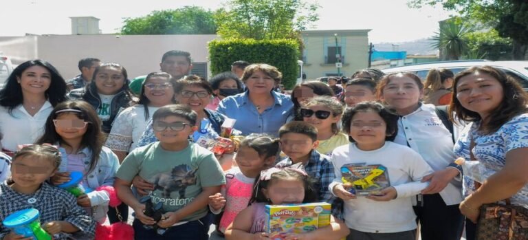 Gobernadora Delfina Gómez respalda a estudiantes de Ecatepec