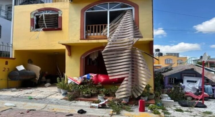 Explota casa por acumulación de gas en Ecatepec; reportan un lesionado
