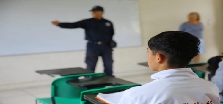 Lanzan campaña Lanzan campaña ‘Mochila de Paz’ y detecta armas y drogas en escuelas de Ecatepec