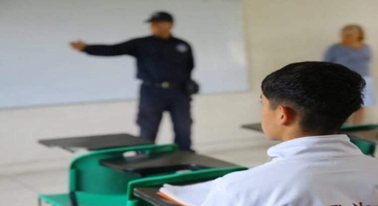 Lanzan campaña ‘Mochila de Paz’ y detecta armas y drogas en escuelas de Ecatepec