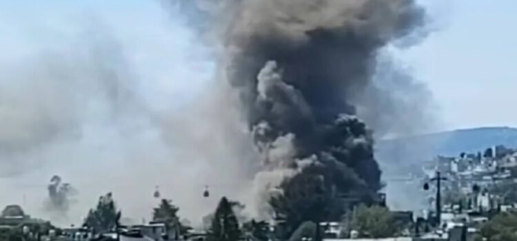Incendio afecta a fábrica de colchones en San Andrés de la Cañada, Ecatepec Incendio afecta a fábrica de colchones en San Andrés de la Cañada, Ecatepec