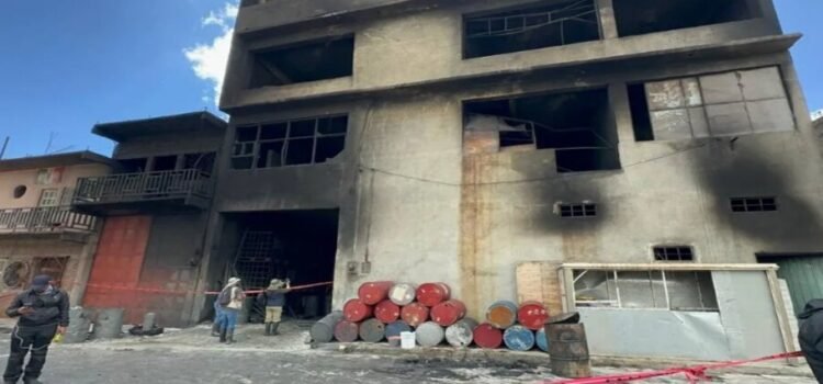 Habitantes piden regulación de empresas tras incendio en fábrica de colchones en Ecatepec Habitantes piden regulación de empresas tras incendio en fábrica de colchones en Ecatepec