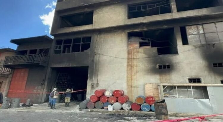 Habitantes piden regulación de empresas tras incendio en fábrica de colchones en Ecatepec Habitantes piden regulación de empresas tras incendio en fábrica de colchones en Ecatepec