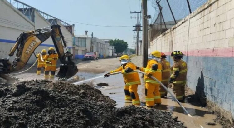 Registran fuga de gas natural en zona industrial de Ecatepec Registran fuga de gas natural en zona industrial de Ecatepec