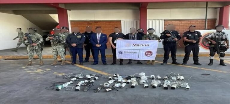 Policía municipal y Marina retira cámaras irregulares presuntamente del grupo 'Los 300' en Ecatepec