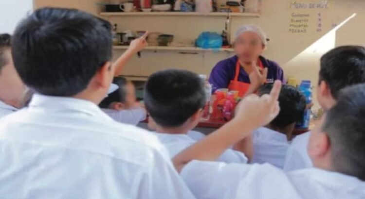 Existen 9,886 quejas por venta de comida chatarra en escuelas del Edomex