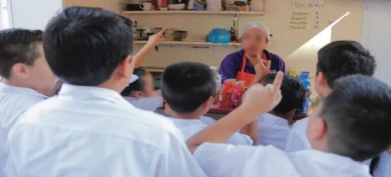 Existen 9,886 quejas por venta de comida chatarra en escuelas del Edomex