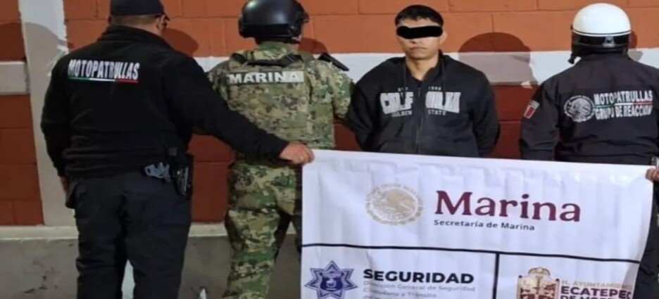 Detienen a sujeto que portaba arma de fuego en tianguis navideño en Ecatepec