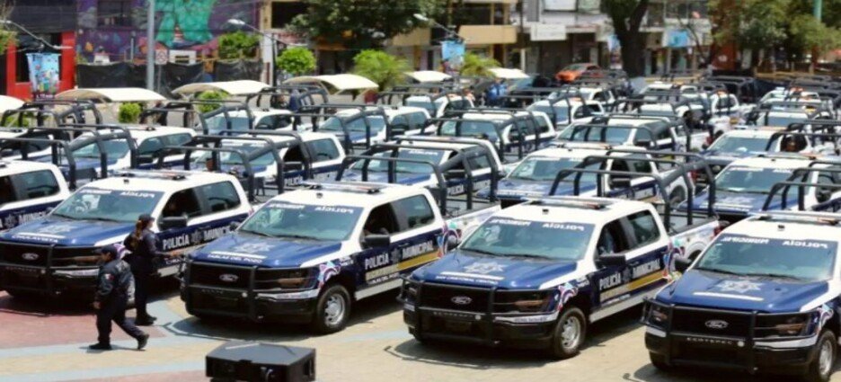 Policías municipales y estatales del Edomex contarán con los mismos uniformes y patrullas