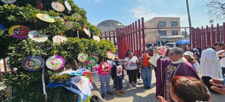 Colocan "Árbol de la Esperanza" en Ecatepec