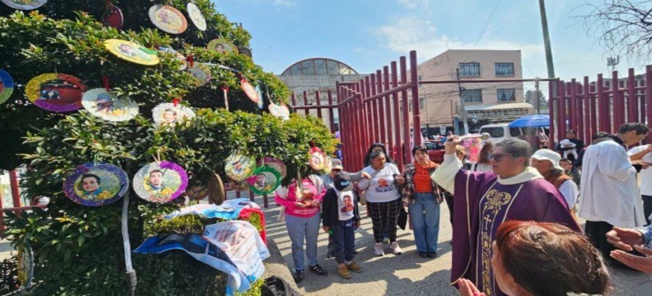Colocan "Árbol de la Esperanza" en Ecatepec
