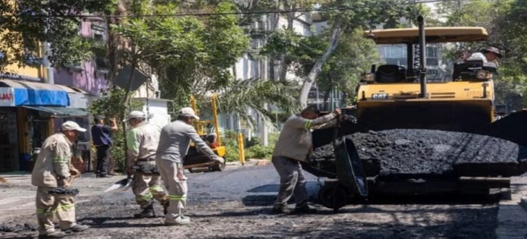 Presidenta Sheinbaum entregó de 10 trenes de repavimentación para el Edomex antes de fin de año