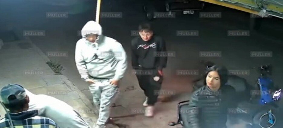 Sujetos en motocicleta asaltan a hombre mayor en Ecatepec