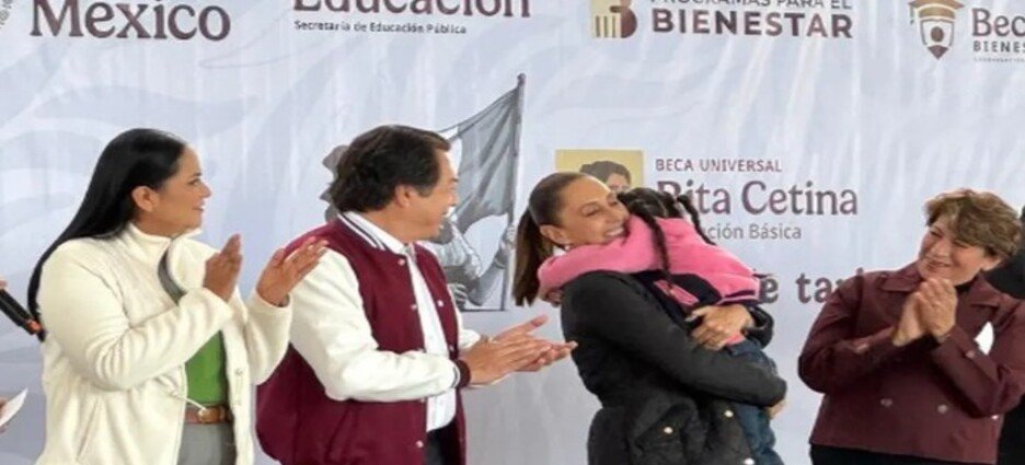 Secretaria del Bienestar Ariadna Montiel acompaña a presidenta Sheinbaum en supervisión de obras y entrega de becas en Ecatepec