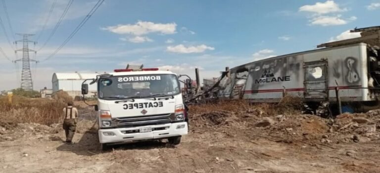 Gobierno de Ecatepec reconoce labor de bomberos ante más de 800 incendios en el municipio