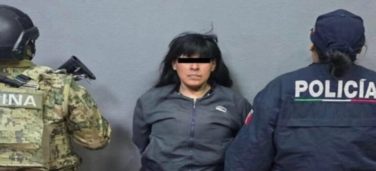 Mujer quiso evitar arresto mordiendo a policías en Ecatepec