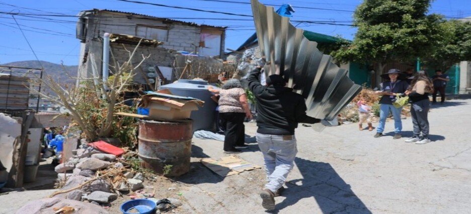 Entregan apoyos para habitantes afectados por granizada del 17 de marzo en Ecatepec