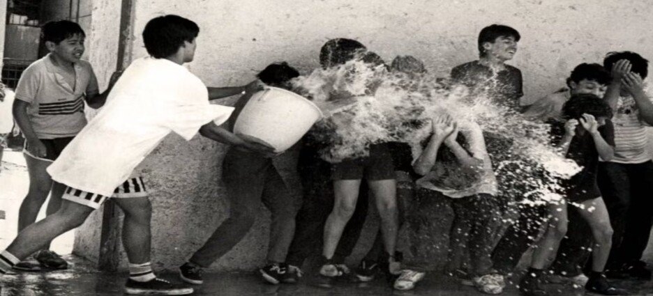 Multarán a quien tire agua en Sábado de Gloria