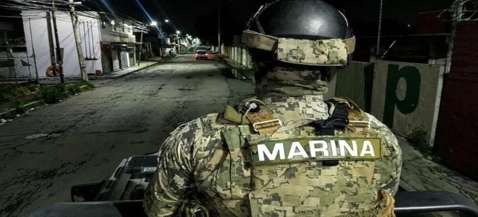 Detienen a 24 personas con arsenal de uso exclusivo del Ejército en Ecatepec