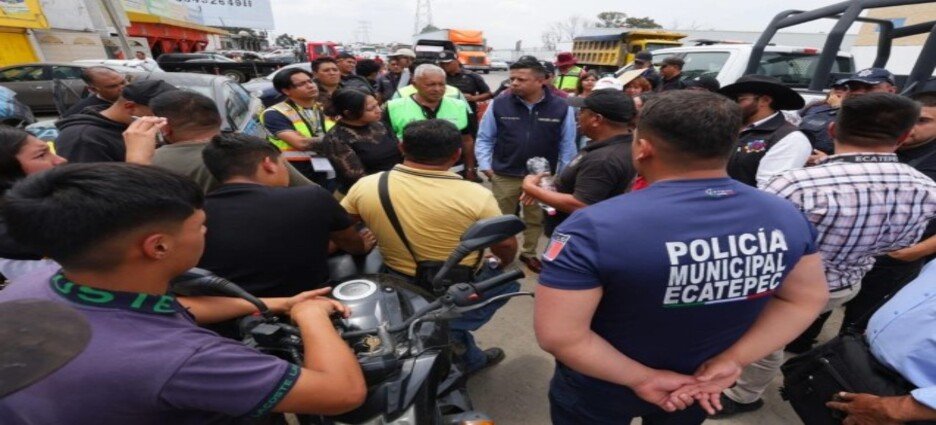 Gobierno ordena a deshuesaderos retirar vehículos que obstruyen vía pública en Ecatepec