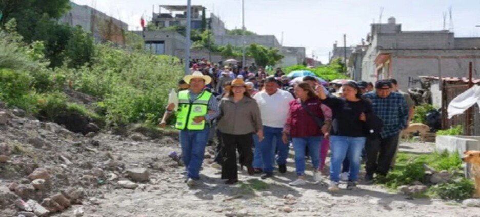 Alcaldesa Cisneros visita vertedero clandestino que es saneado por el gobierno de Ecatepec