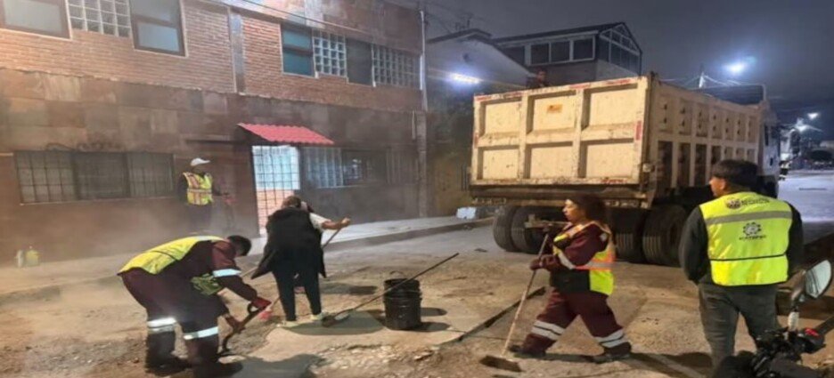 Bachetón 24/7 continua con trabajos de reparación a vialidades de Ecatepec durante la noche